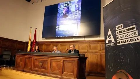 La presidenta de FGC, Marta Subirà, amb el director del Parc Astronòmic del Montsec, Salvador Ribas i el director de l'Institut d'Estudis Ilerdencs, Juanjo Ardanuy, en la presentació a l'IEI del 8è Festival d'Astronomia del Montsec ©Salvador Miret