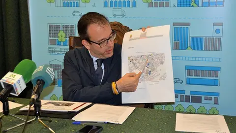 Marc Solsona presenta el nou carril bici i les actiacions a Ferrer i Busquests ©JosepAPérez