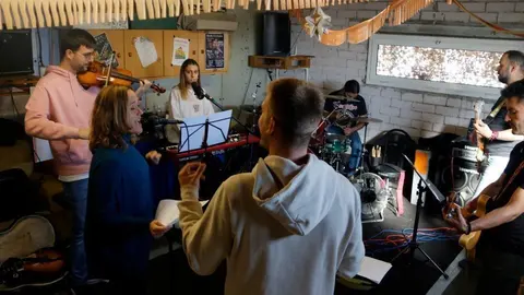 Assaig d'una de les formacions musicals integrada per membres de diferents bandes del Pla d'Urgell per a la iniciativa solidària de La Causa ©Oriol Bosch
