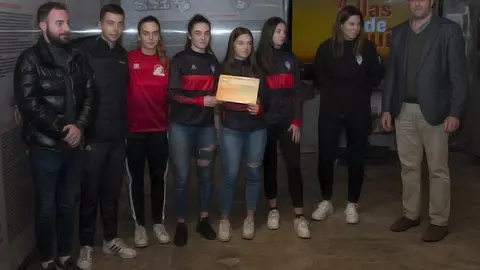 El Club Futbol Sala Femení de Linyola premi #EllasSonDeAqui ©JosepAPérez