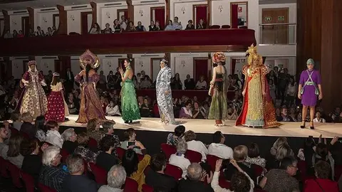 Gala dels Vestits de Paper de Mollerussa Portada ©JosepAPérez