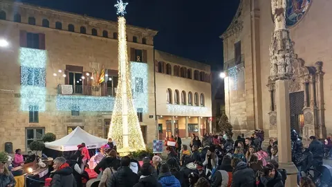 Ambient a la plaça Major de Tàrrega durant la cagada màgica del Tió Guixanet ©AjTàrrega