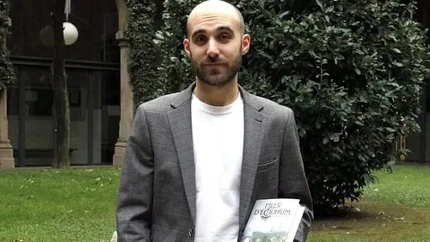 Roger Tarrés, al claustre de la Universitat de Lleida, amb el seu primer llibre 'Fills d'Èodhum. L'amenaça verda'
Data de publicació: dimecres 07 de desembre del 2022, 06:00
Localització: Lleida
Autor: Laura Cortés