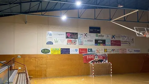 Noves llums LED instal·lades al pavelló poliesportiu d'Alcarràs ©AjAlcarràs