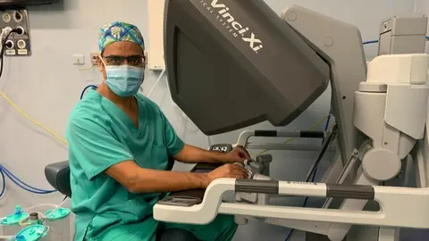 El cirurgià de l'HUAV, Rafael Villalobos guanya el reconeixement a nivell europeu 'Fellow' ©HUAV