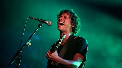 El cantautor Ramon Mirabet en concert ©Marta Pich