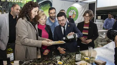 El president Aragonès tasta l'oli Qualitat Verge Extra ©JosepAPérez