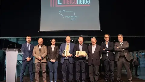 Lliurament del guardó a Eliseu Isla i Pau Salse com a millos analistes de boví ©MercoLleida