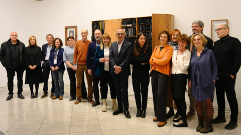 La consellera de Cultura, Natàlia Garriga, acompanyada de l'alcalde de Lleida, Miquel Pueyo i presentant les noves adquisicions del Departament de Cultura, entregades al Museu Morera ©Mario Gascón