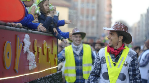 La Gran Rua amb 34 carrosses i 12 comparses desfilant pels carrers de Lleida ©AjLleida