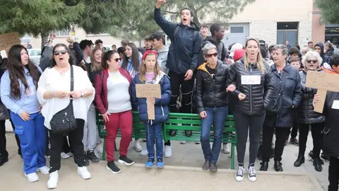 Els concentrats davant l'institut la Segarra de Cervera
Data de publicació: divendres 17 de març del 2023, 14:59
Localització: Cervera
Autor: Ignasi Gómez