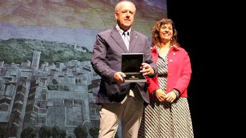 Josep Minguell i l'alcaldessa Alba Pijuan Vallverdú