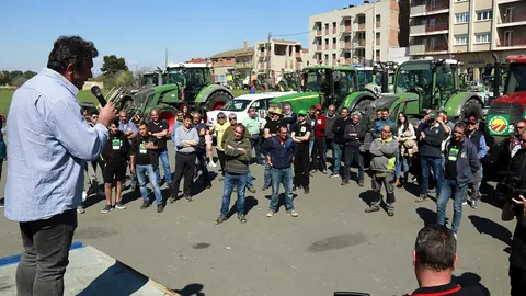 Marxa lenta de tractors organitzada per Unió de Pagesos per exigir ajuts - Foto: Anna Berga