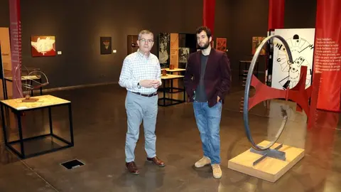 El director del Museu de Lleida, Josep Giralt, i el comissari de l'exposició, Pau Minguet, vora l'escultura que Viladot va regalar a Vallverdú

Data de publicació: dijous 13 d’abril del 2023, 13:24

Localització: Lleida

Autor: Ignasi Gómez