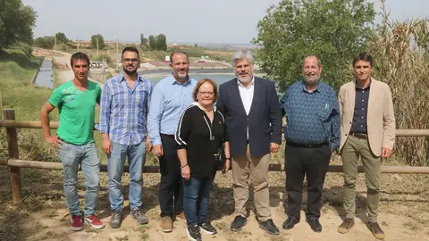 Representants de Junts amb membres de la col·lectivitat de regants de Bell-lloc d'Urgell
Data de publicació: divendres 28 d’abril del 2023, 14:39
Localització: Bell-lloc d'Urgell
Autor: Ignasi Gómez