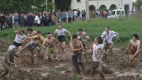 Edició 2022 de l'Agrònom de Ferro amb estudiants a la bassa de fang

Data de publicació: dimarts 02 de maig del 2023, 12:12

Localització: Lleida

Autor: Cedida per la UdL