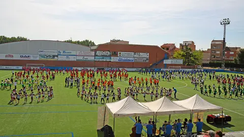 La Trobada Intercomarcal d'Escolars de les comarques de Lleida del projecte 'Saltem i Ballem', al Camp d'Esports de Mollerussa - Foto: Cedida per l'Ajuntament de Mollerussa