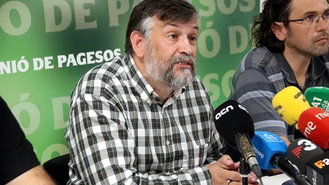 El coordinador d'Unió de Pagesos, Joan Caball, durant una roda de premsa a la seu del sindicat a Lleida. Foto: ACN