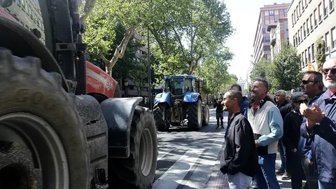Tractorada d'UP davant de la CHE, a Saragossa, per la sequera - Foto: Oriol Bosch

Data de publicació: dimarts 16 de maig del 2023, 12:32

Localització: Saragossa

Autor: Oriol Bosch