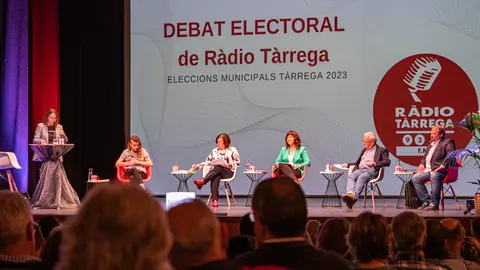 Els caps de llista de CUP, Junts, ERC, PL i PSC durant el debat electoral organitzat per Ràdio Tàrrega - Foto Jordi Vinuesa