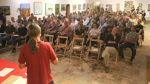 Imatge de l'assemblea sobre la gestió de l'aigua celebrada al Castell del Remei

Data de publicació: diumenge 11 de juny del 2023, 12:08

Localització: Penelles

Autor: Ignasi Gómez