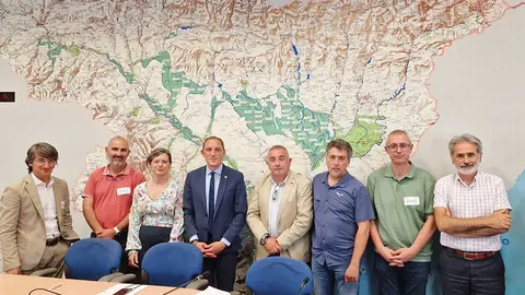 Reunió entre els representants de diferents organitzacions i col·lectius agraris de Ponent i la presidenta així com altres tècnics de la CHE a Saragossa.

Data de publicació: dijous 08 de juny del 2023, 18:15

Localització: Saragossa

Autor: CHE