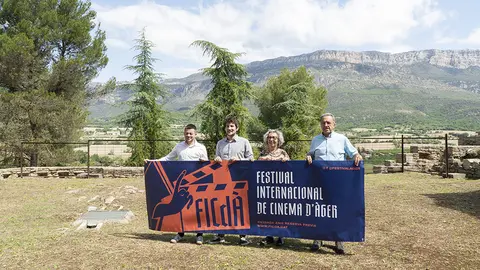 Organitzadors del Festival Internacional de Cinema d'Àger, amb una pancarta del certamen
Data de publicació: dimecres 14 de juny del 2023, 18:11
Localització: Àger
Autor: Cedida per Comunicant BP
