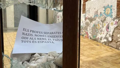 Un paper dels autors de l'acte vandàlic al passatge 1 d'octubre de Torregrossa - Foto: Ajuntament de Torregrossa