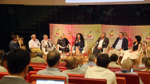 Alguns dels ponents que han participat al congrés internacional Interpera celebrat a la Llotja de Lleida - Foto: Anna Berga