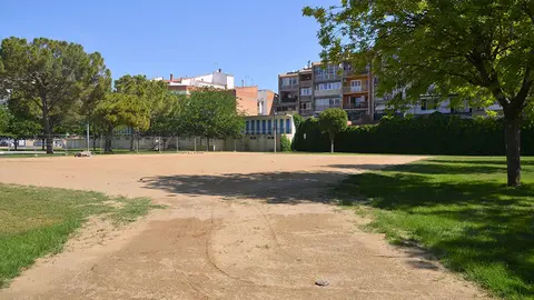 L'àrea on s'emplaçava fins aquest any l'antiga piscina, que va ser coberta en estar en desús - Foto: Ajuntament de Mollerussa