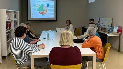 Sessió d'alimentació saludable al local social de Vinaixa, a la regió sanitària de Lleida - Foto: Generalitat de Catalunya
