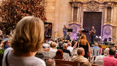 Actuació del grup Laverta a la plaça Major de Tàrrega durant el 25è Paupaterres - Foto: Jordi Vinuesa