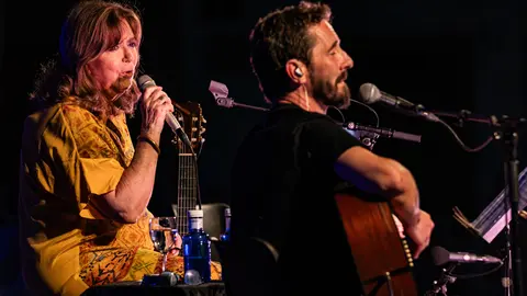 Actuació de Maria del Mar Bonet i Borja Penalba a la plaça Major de Tàrrega durant el 25è Paupaterres - Foto: Jordi Vinuesa