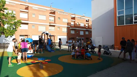 Torrefarrera renova la zona de jocs infantils ubicada al darrere de la Biblioteca Municipal - Foto: Ajuntament de Torrefarrera