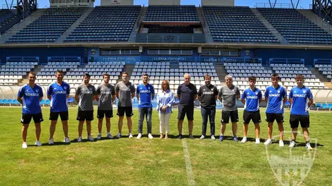 Foto de família amb membres del Lleida Esportiu i la Fundació Esport Lleida - Foto: Lleida Esportiu