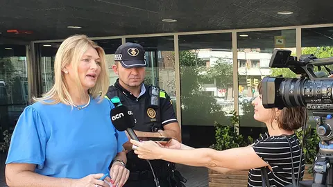 L'alcaldessa accidental, Begoña  Iglesias, atenent els mitjans - Foto: Ajuntament de Lleida