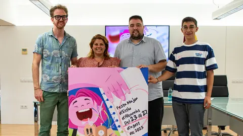 D'esquerra a dreta: el tècnic de cultura, Jordi Villacampa; la regidora de Cultura, Marta Morreres; l'alcalde d'Alcarràs, Gerard Companys; i el representant de la Comissió de Festes, Xavier Vilà durant la roda de premsa de presentació de la Festa Major d'estiu d'Alcarràs - Foto: Jordi Vinuesa