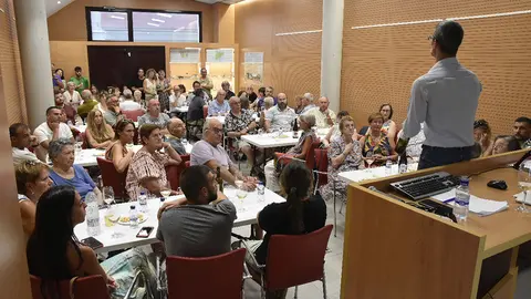 Conferència dedicada als vins lleidatans de la mà del del sumiller Toni Lara, que es va portar a terme en el marc de la Festa Major, organitzada per l'Aula d'Extenció Universitària de Sidamon - Foto: Josep Maria Llovera
