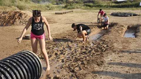 1ª Gimcana de fang i obstacles, activitat que va encetar el programa d'aquest de la Festa Major de Sidamon amb una gran participació de grups de família o amics - Foto: Josep Ma Llovera