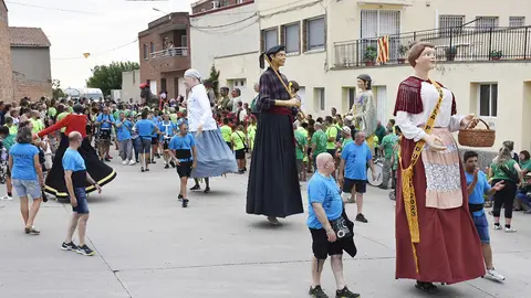 El dissabte 26 d'agost es va celebrar la 2a Trobada Gegantera de Sidamon amb el bateig del gegantó Andreu i la posterior cercavila pels carrers del poble amb la participació de diverses colles geganteres de municipis propers - Foto: Josep Ma Llovera
