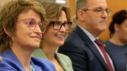 Les conselleres d'Educació i Acció Exterior, Anna Simó i Meritxell Serret, durant una visita amb cònsols a l'Escola La Muntanyeta de Barcelona. 

Data de publicació: divendres 15 de setembre del 2023, 13:07

Localització: Barcelona

Autor: Laura Fíguls