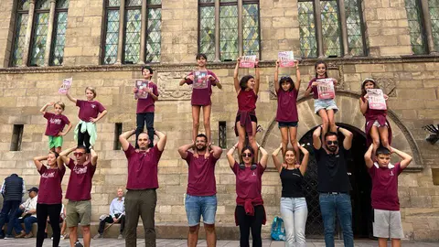 Castellers de Lleida a la plaça de la Paeria - Foto: Castellers de Lleida