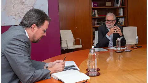L'alcalde de Lleida, Fèlix Larrosa, reunit amb el president de Renfe, Raül Blanco - Foto: Miguel Ángel Patier / Cedida per la Paeria de Lleida