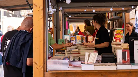 Activitat durant la jornada de dissabte de la primera edició de Sant Miquel de les Lletres a Lleida - Foto: Jordi Vinuesa