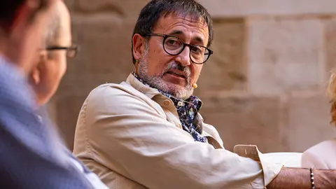 Vermut Literari amb Xavier Graset (acompanyat de Magda Gregori, Marta Alòs, Francesc Canosa i Antoni Gelonch) durant la jornada de dissabte de la primera edició de Sant Miquel de les Lletres a Lleida - Foto: Jordi Vinuesa