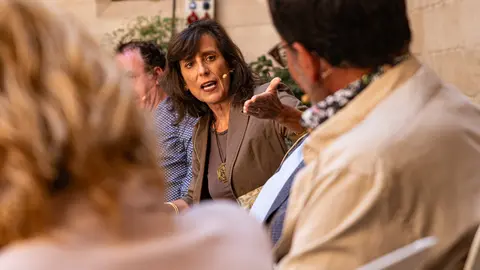 Vermut Literari amb Xavier Graset (acompanyat de Magda Gregori, Marta Alòs, Francesc Canosa i Antoni Gelonch) durant la jornada de dissabte de la primera edició de Sant Miquel de les Lletres a Lleida - Foto: Jordi Vinuesa
