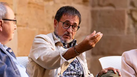 Vermut Literari amb Xavier Graset (acompanyat de Magda Gregori, Marta Alòs, Francesc Canosa i Antoni Gelonch) durant la jornada de dissabte de la primera edició de Sant Miquel de les Lletres a Lleida - Foto: Jordi Vinuesa