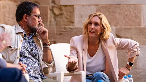 Vermut Literari amb Xavier Graset (acompanyat de Magda Gregori, Marta Alòs, Francesc Canosa i Antoni Gelonch) durant la jornada de dissabte de la primera edició de Sant Miquel de les Lletres a Lleida - Foto: Jordi Vinuesa