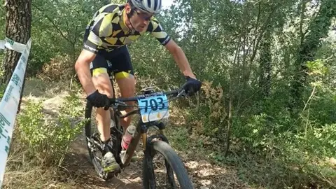 Baixada durant una competició de BTT - Foto: Cedida pel Monestir de les Avellanes