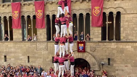 Els castellers de Lleida fan un 4d8 a la plaça de la Paeria - Foto: Castellers de Lleida